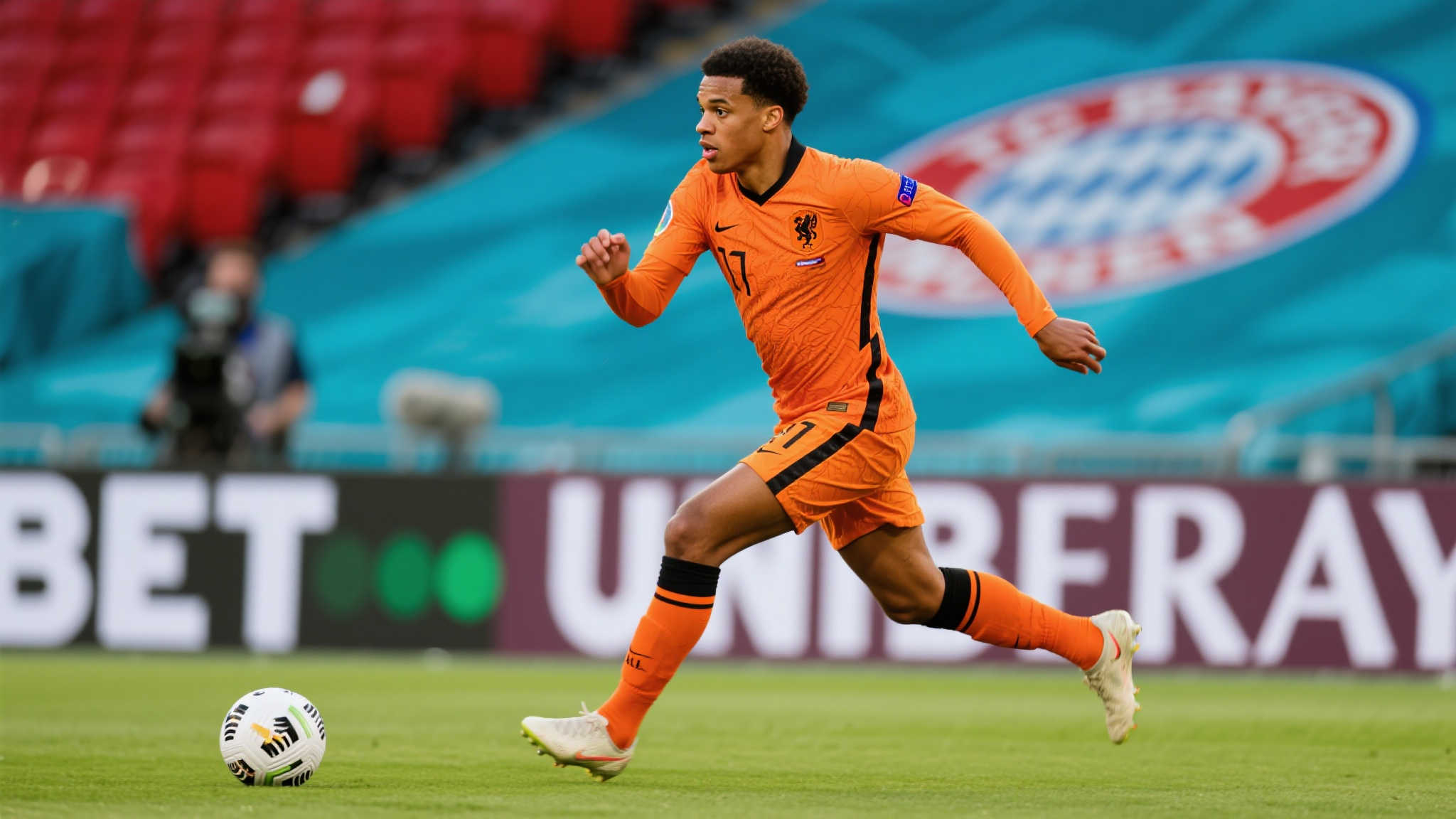 首先，从去年世界杯亮眼表现到加盟利物浦后的稳定发挥